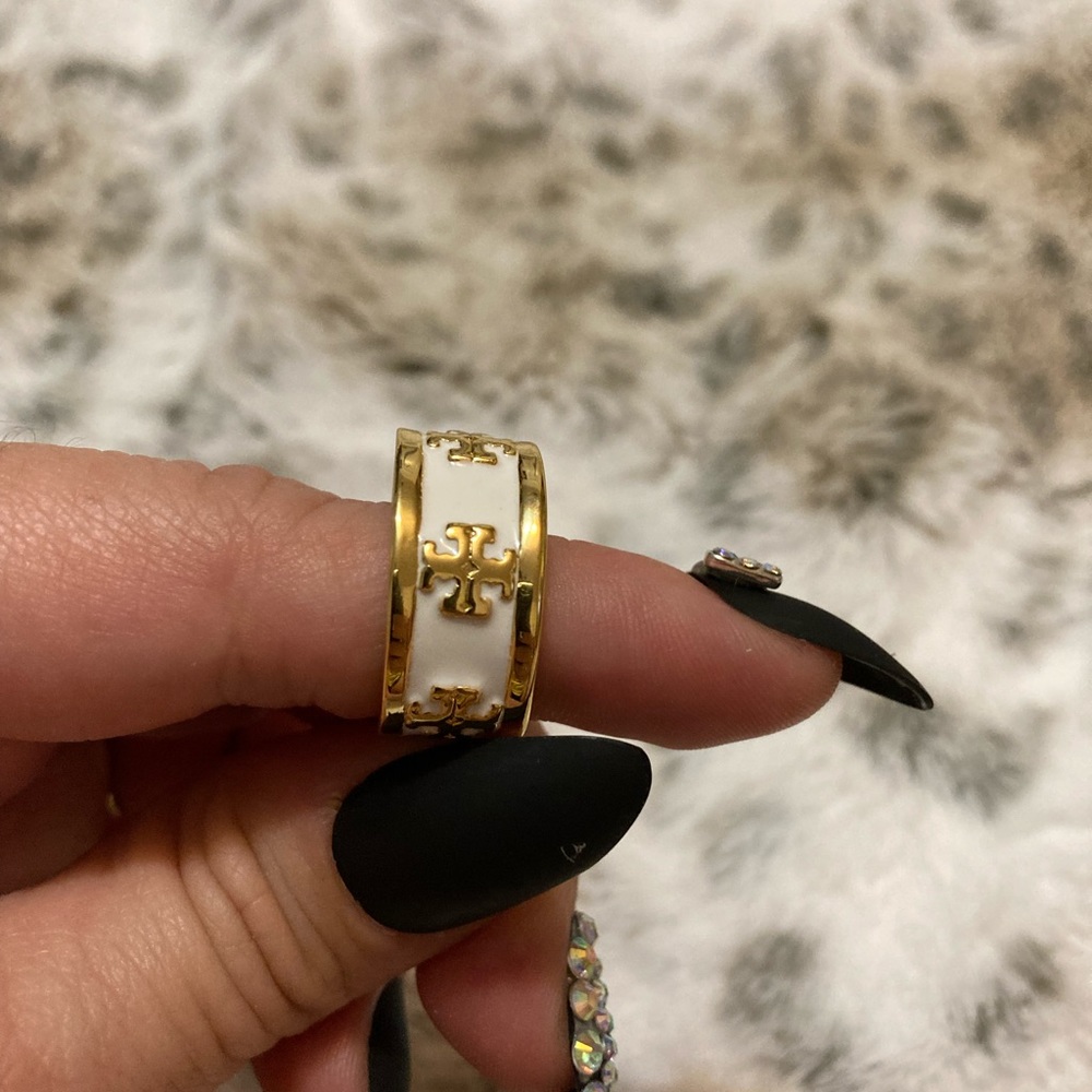 Size 7 Tory Burch Ring White & Gold Tone New - Picture 9 of 9